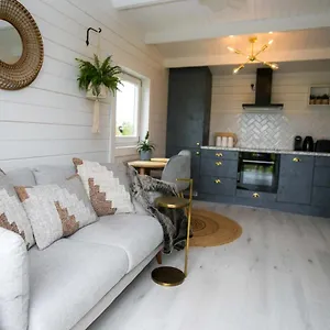  Chalet The Paddocks - Stylish, Cozy & Private